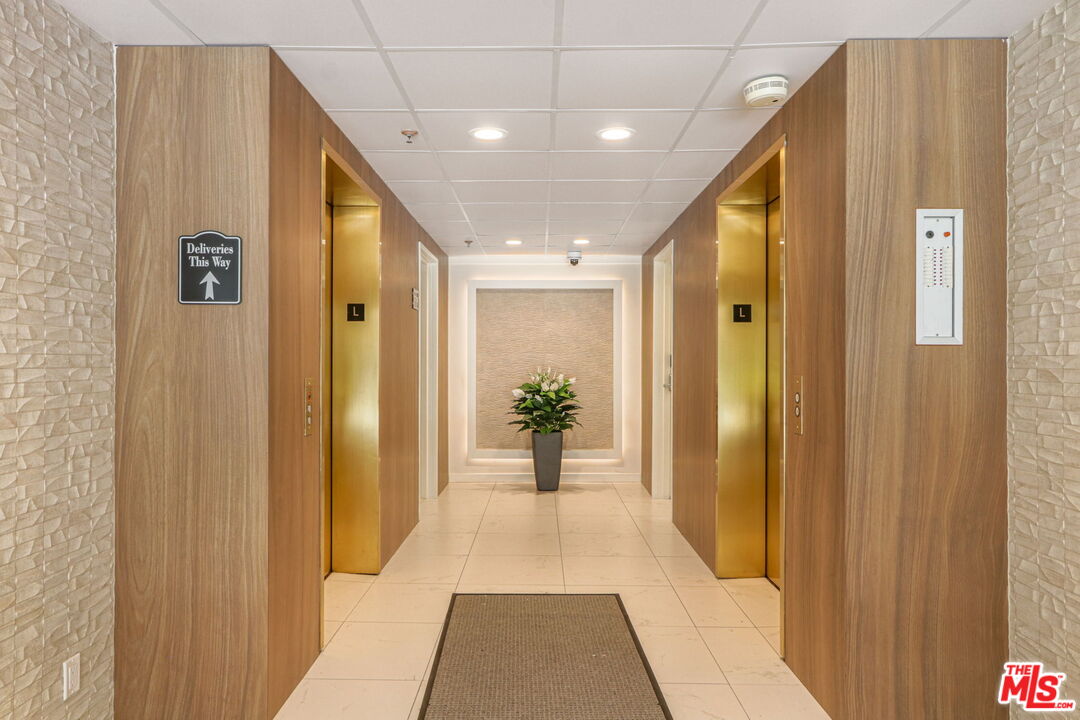 211 California Ave Unit: 501