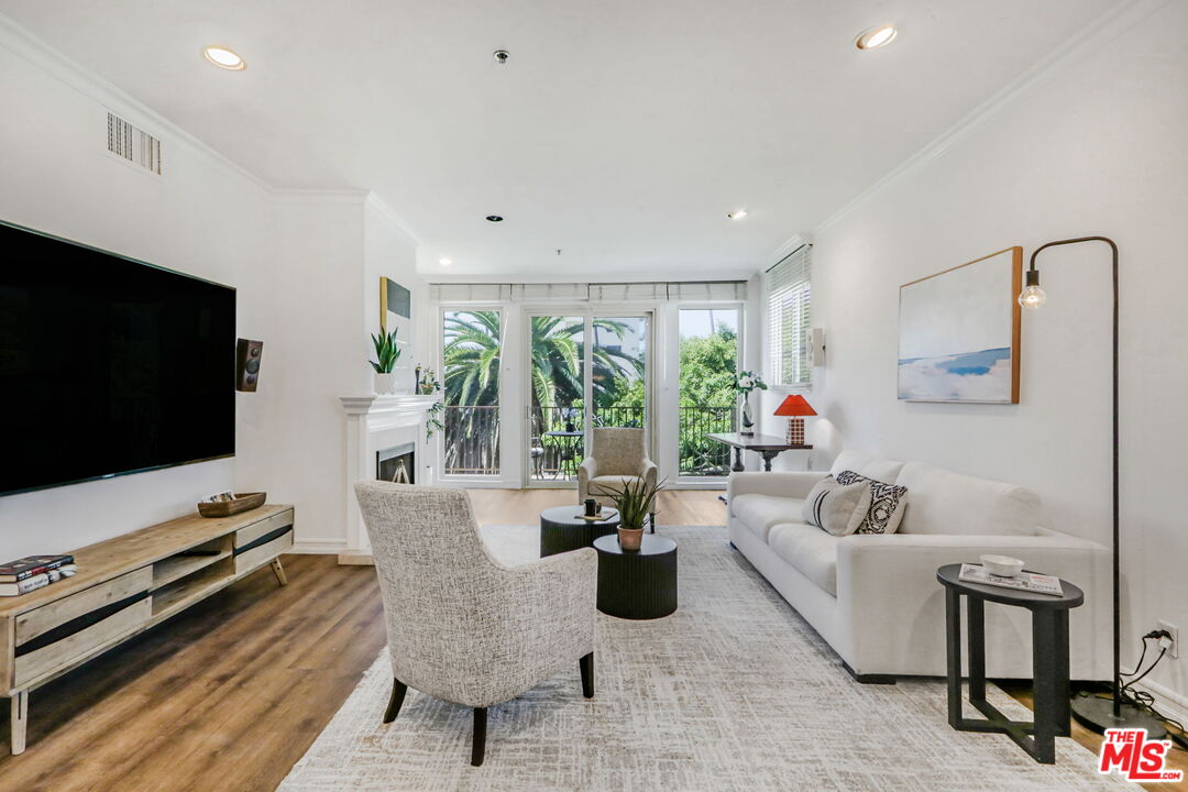 211 California Ave Unit: 501