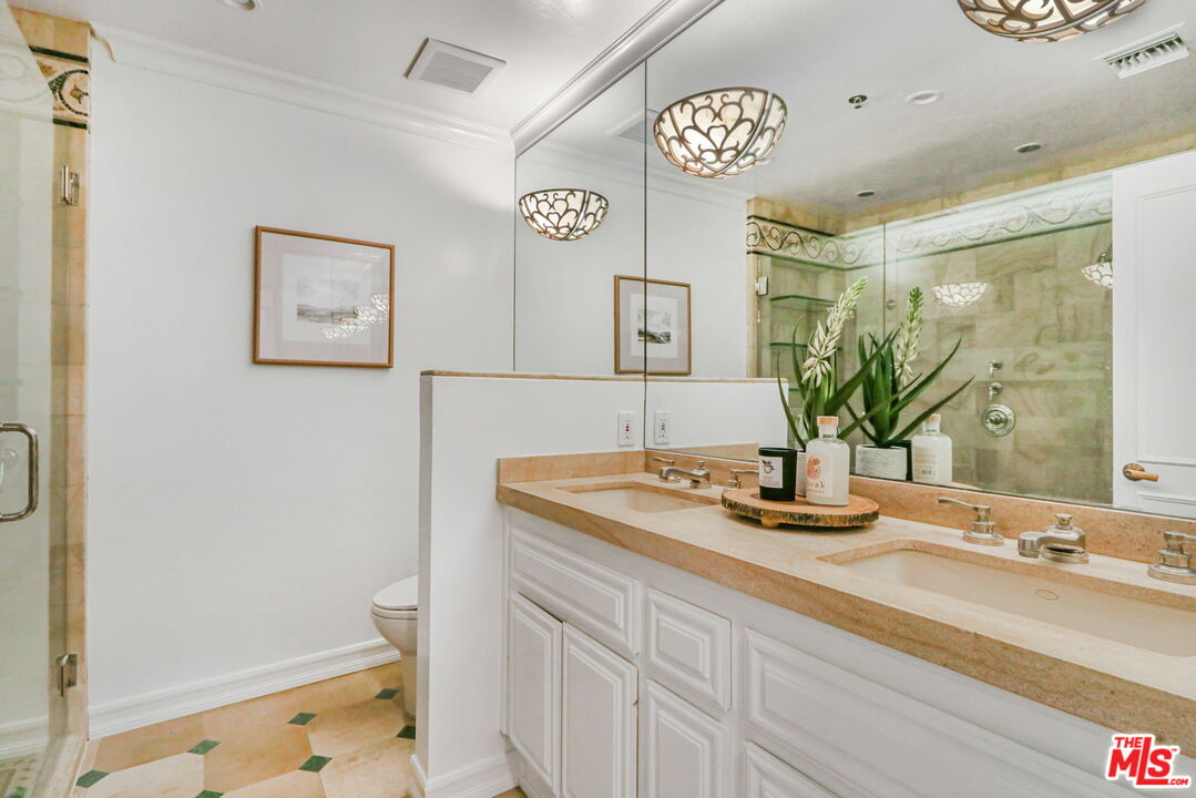 211 California Ave Unit: 501