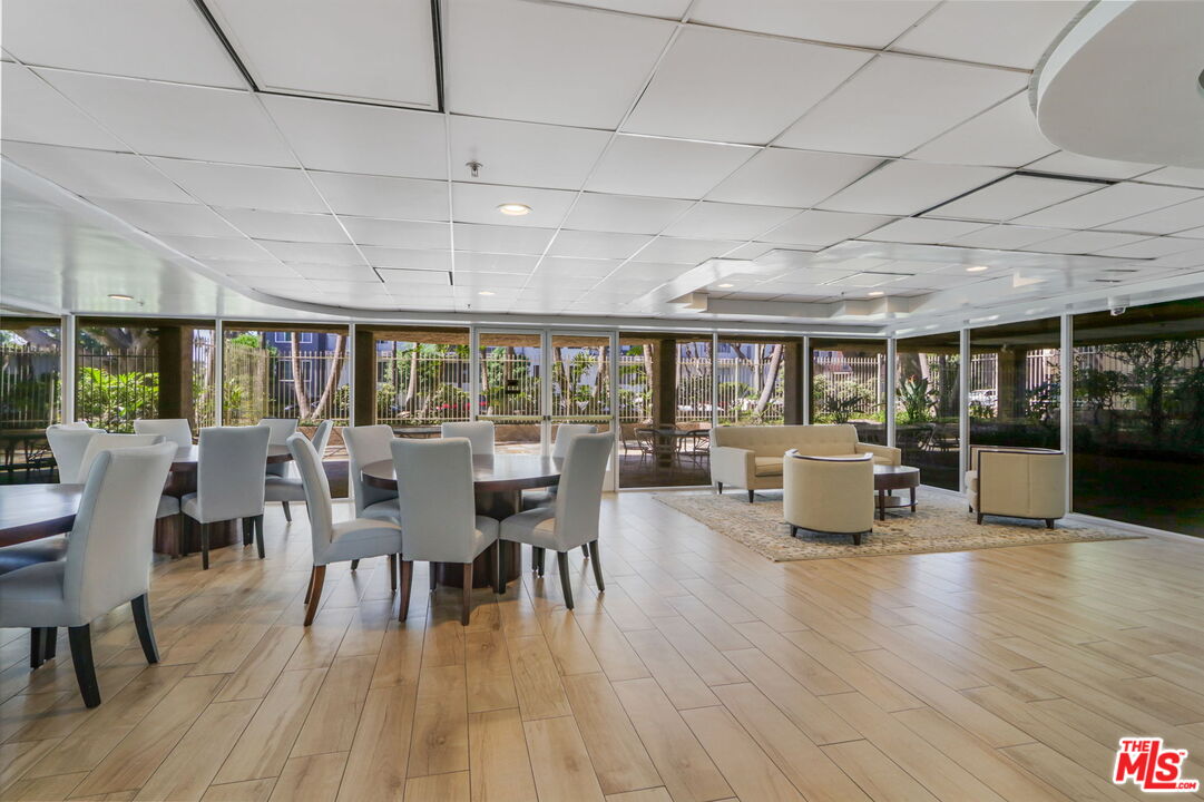 211 California Ave Unit: 501