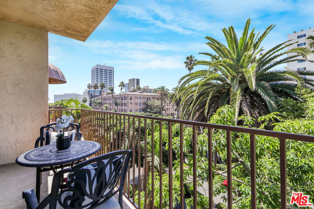211 California Ave Unit: 501
