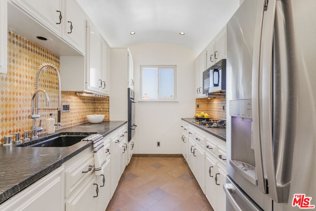 211 California Ave Unit: 501