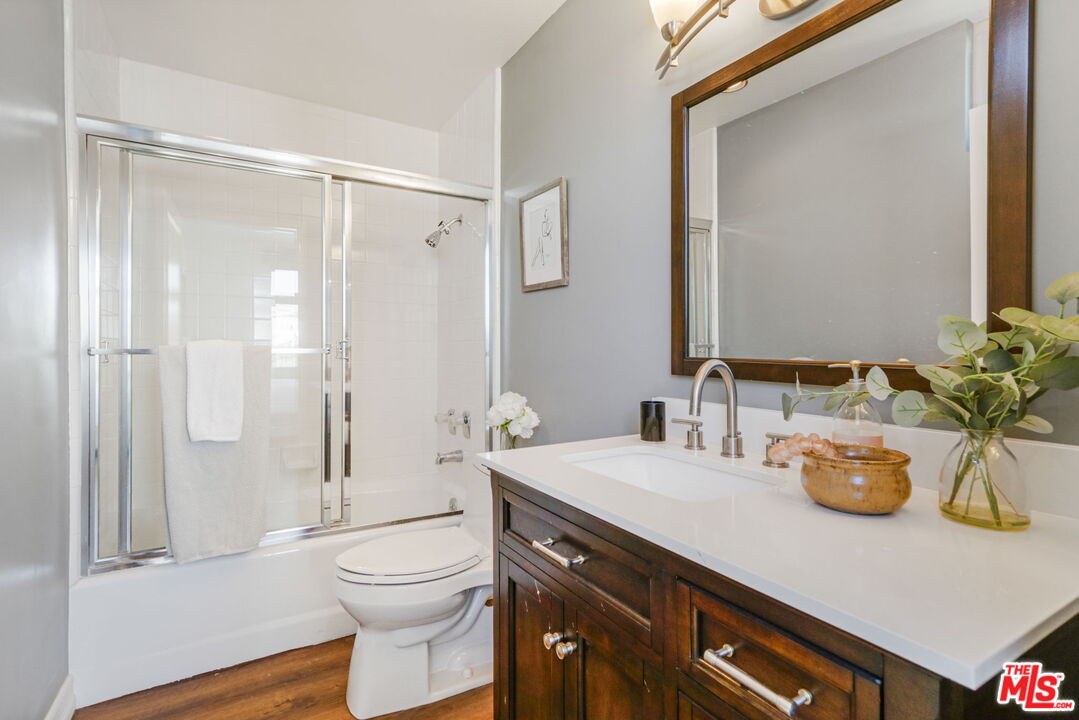 211 California Ave Unit: 501