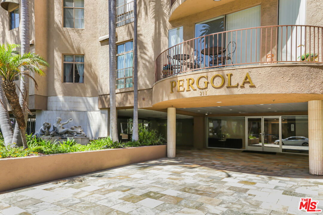 211 California Ave Unit: 501
