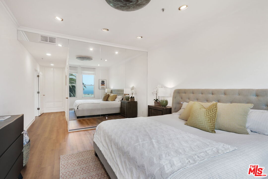 211 California Ave Unit: 501