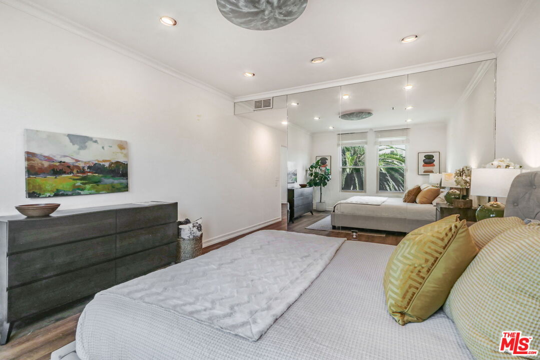 211 California Ave Unit: 501
