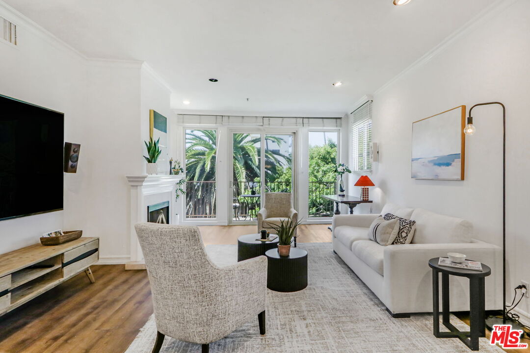 211 California Ave Unit: 501