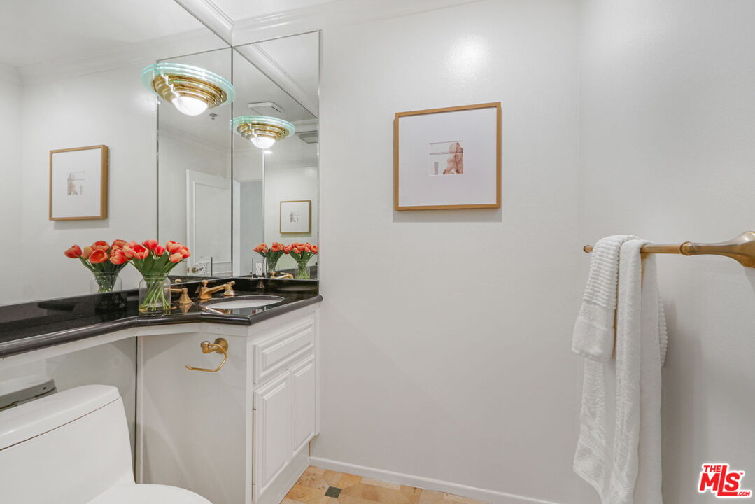 211 California Ave Unit: 501