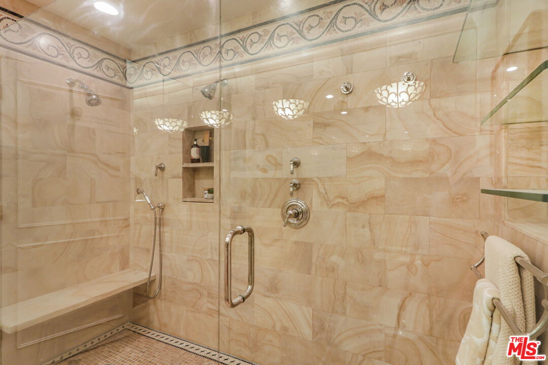 211 California Ave Unit: 501