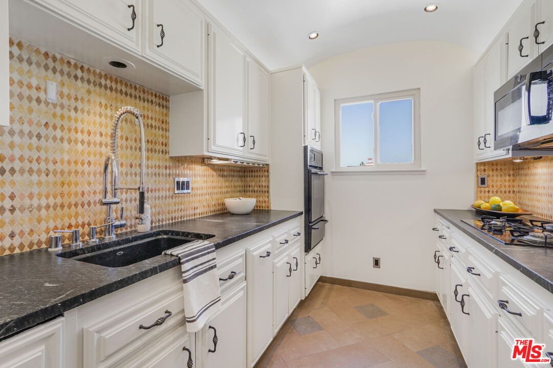 211 California Ave Unit: 501