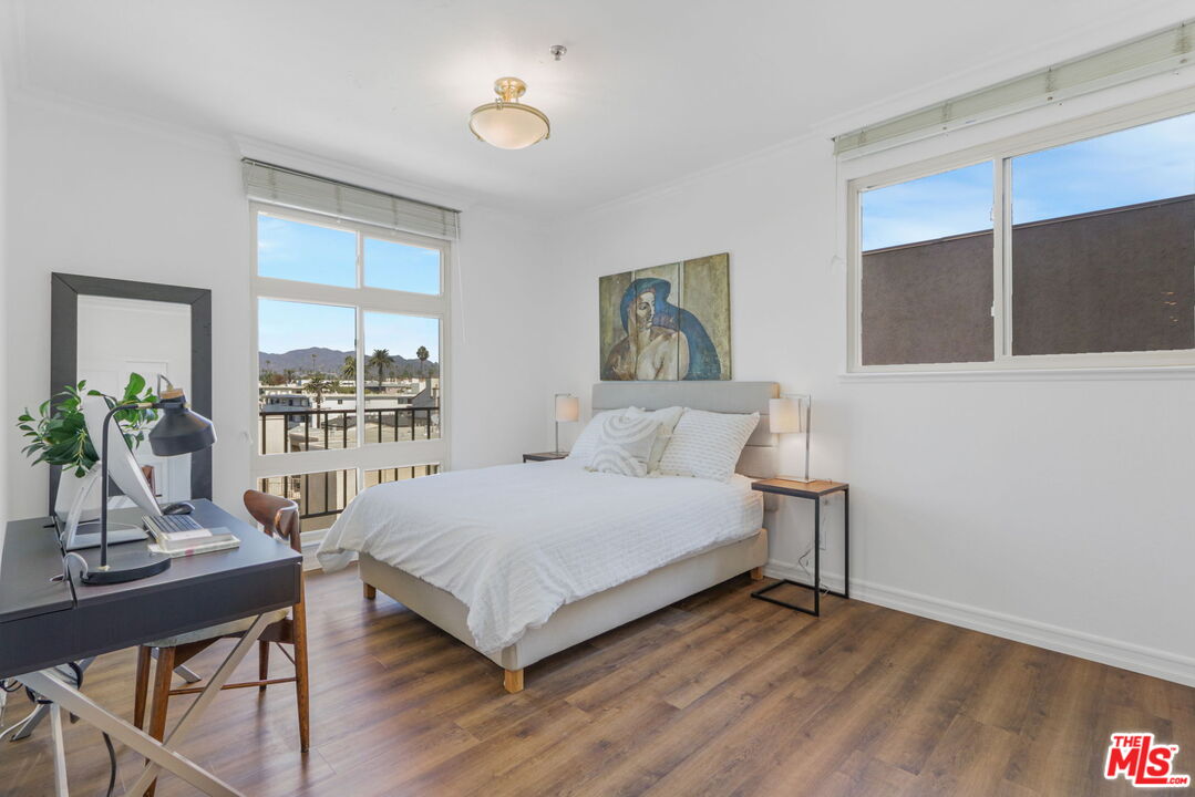 211 California Ave Unit: 501