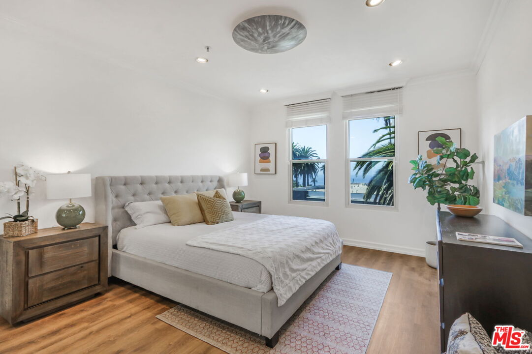 211 California Ave Unit: 501