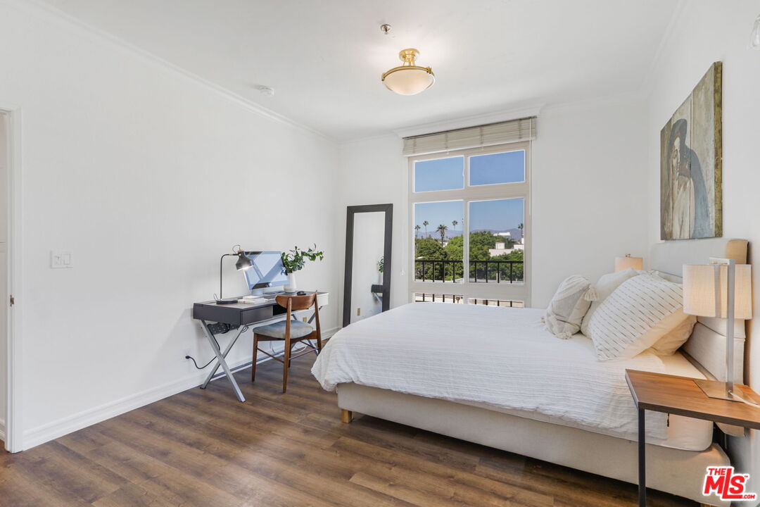 211 California Ave Unit: 501