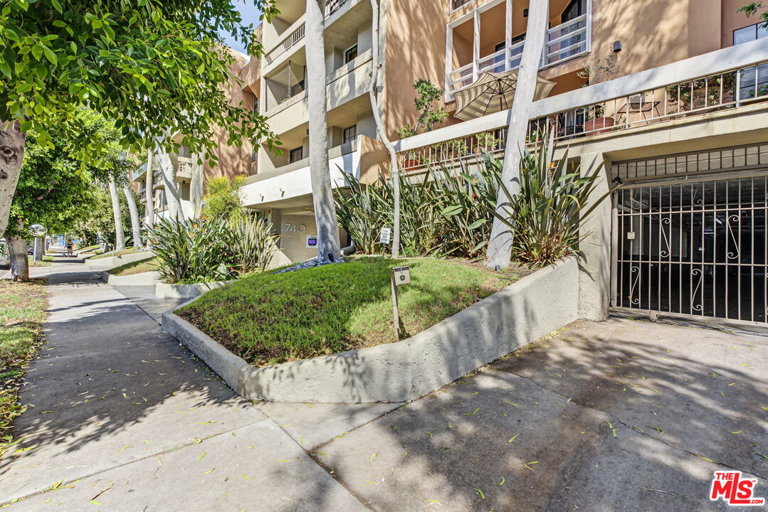 740 N Kings Rd Unit: 314