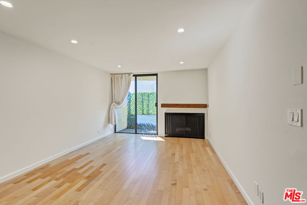 740 N Kings Rd Unit: 314