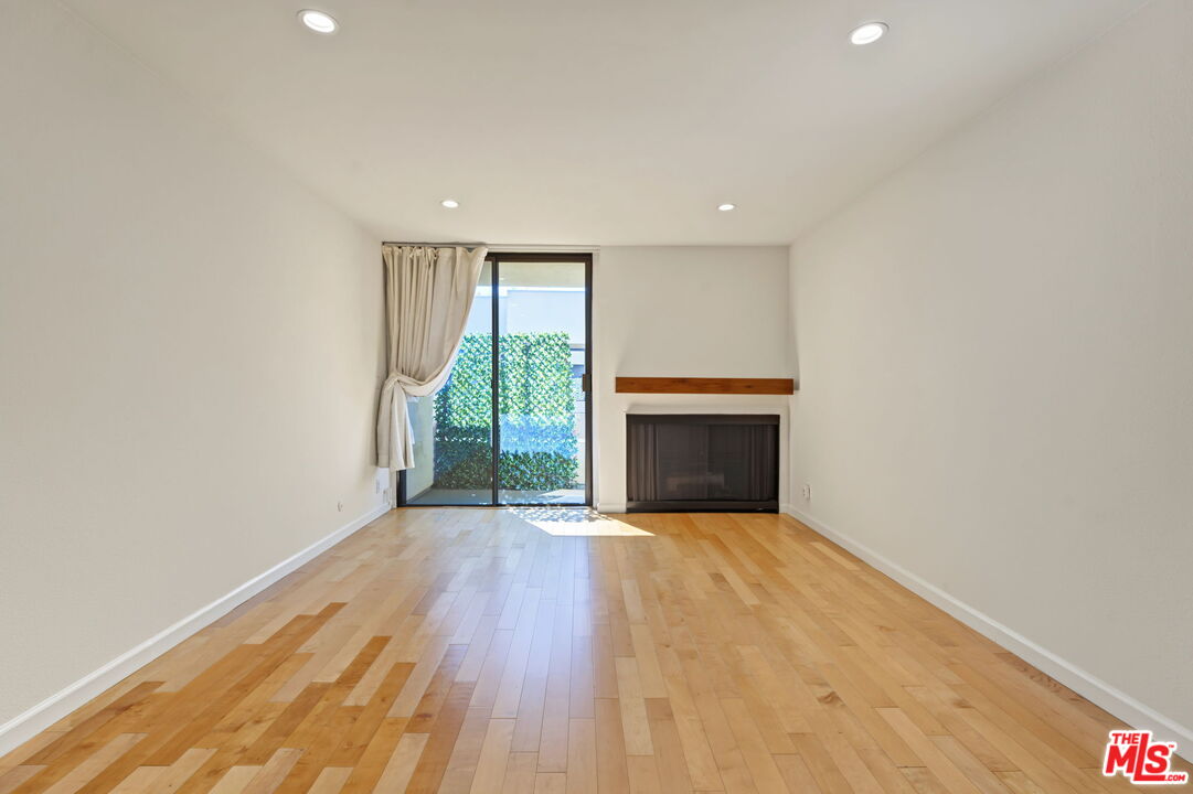 740 N Kings Rd Unit: 314