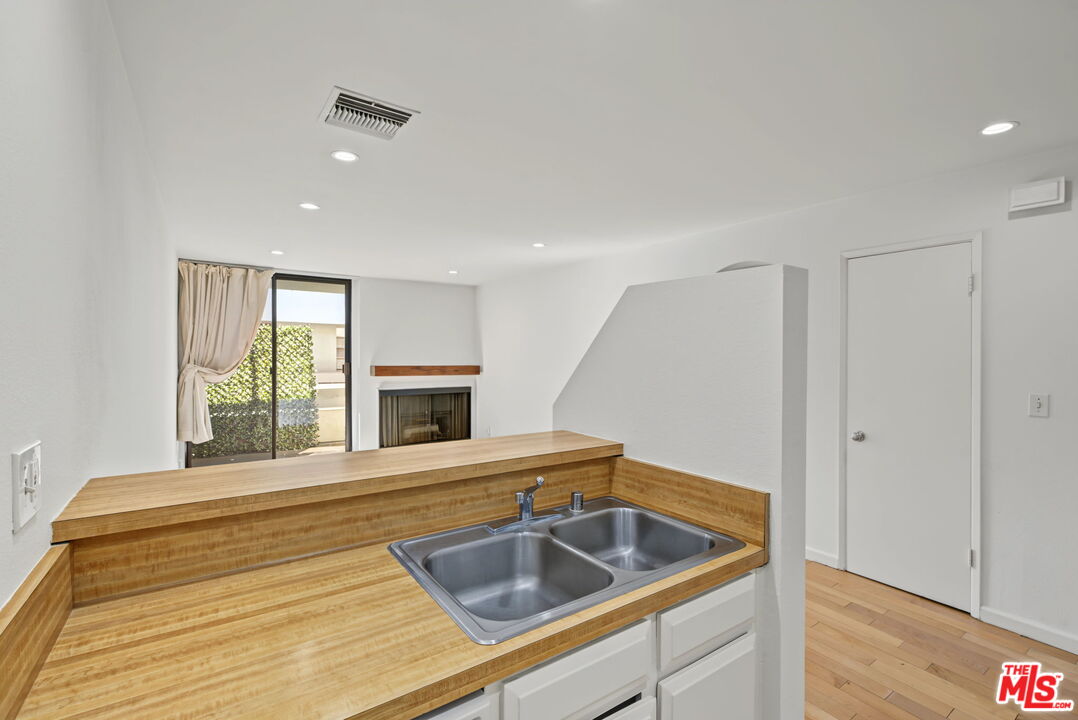 740 N Kings Rd Unit: 314