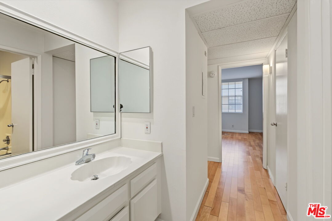 740 N Kings Rd Unit: 314