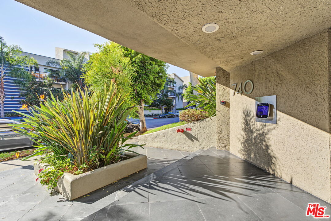 740 N Kings Rd Unit: 314
