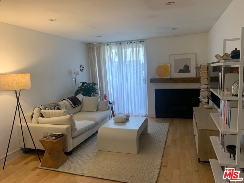 740 N Kings Rd Unit: 314
