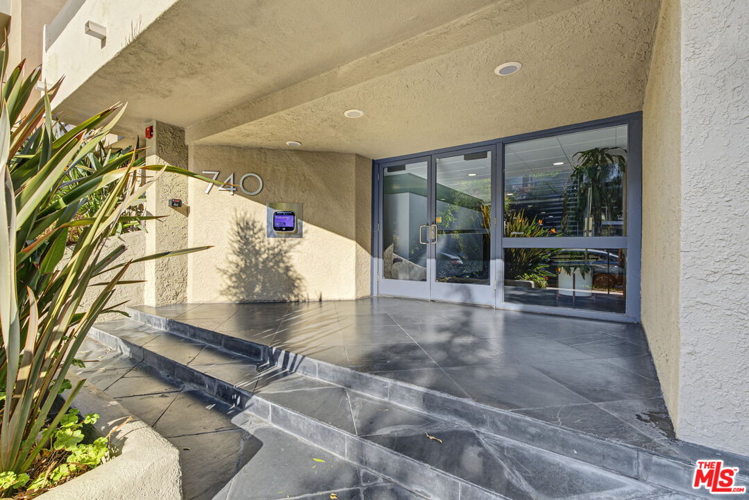740 N Kings Rd Unit: 314