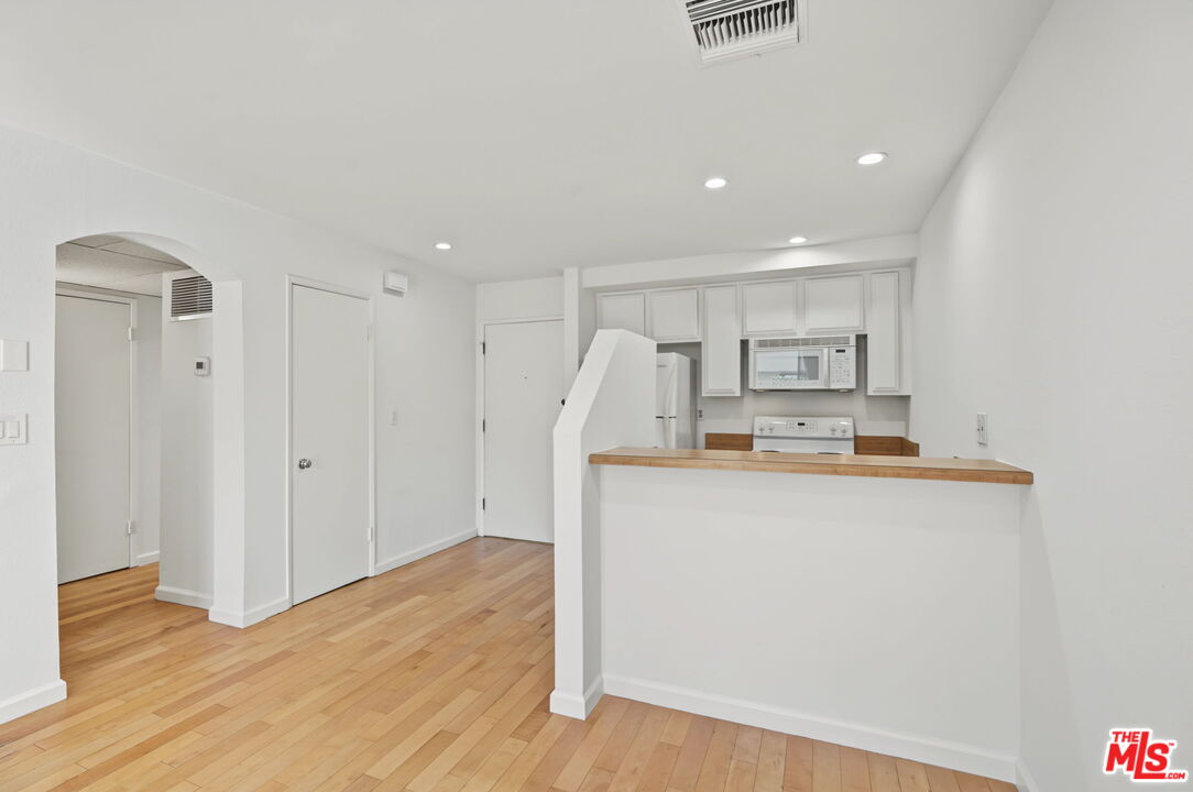 740 N Kings Rd Unit: 314