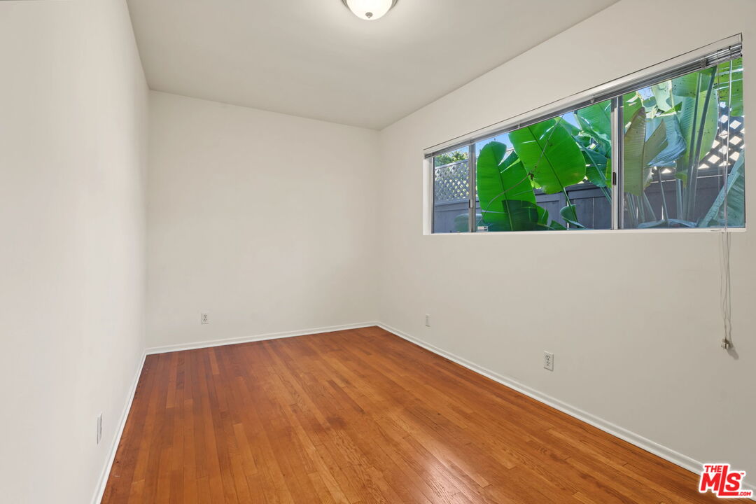 2271 Prosser Ave