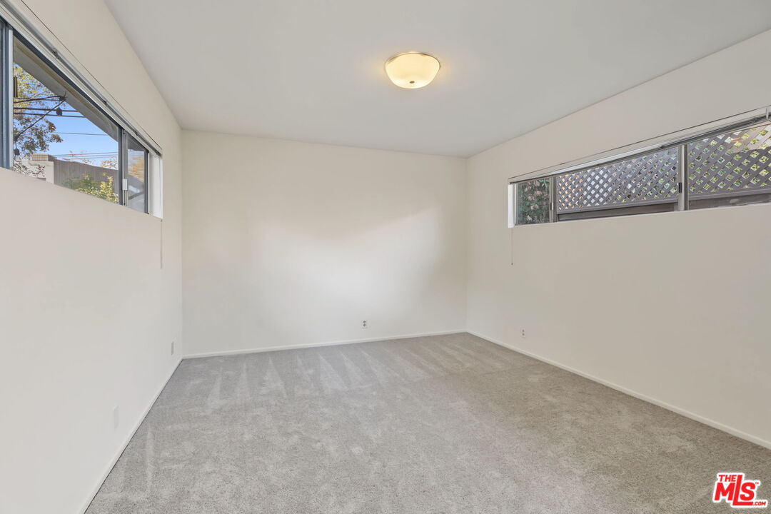 2271 Prosser Ave
