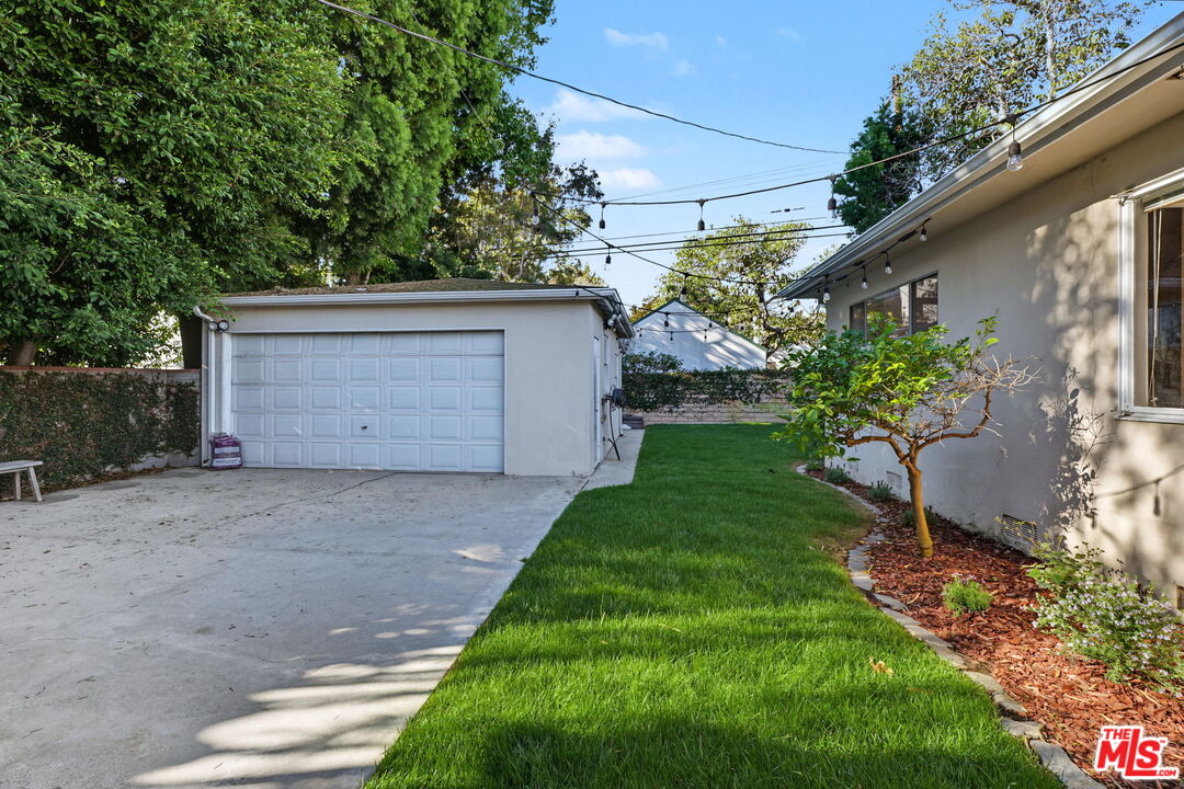 2271 Prosser Ave