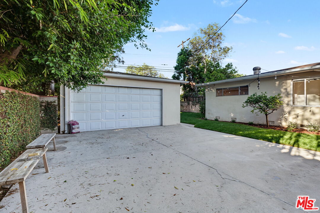 2271 Prosser Ave