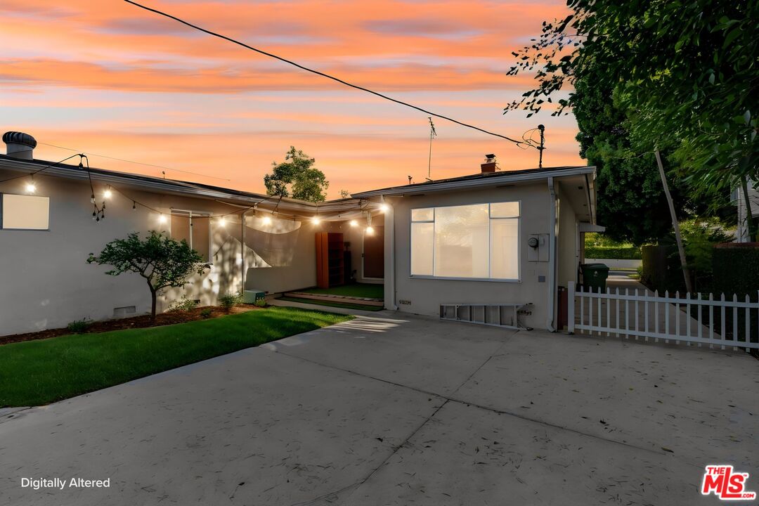 2271 Prosser Ave