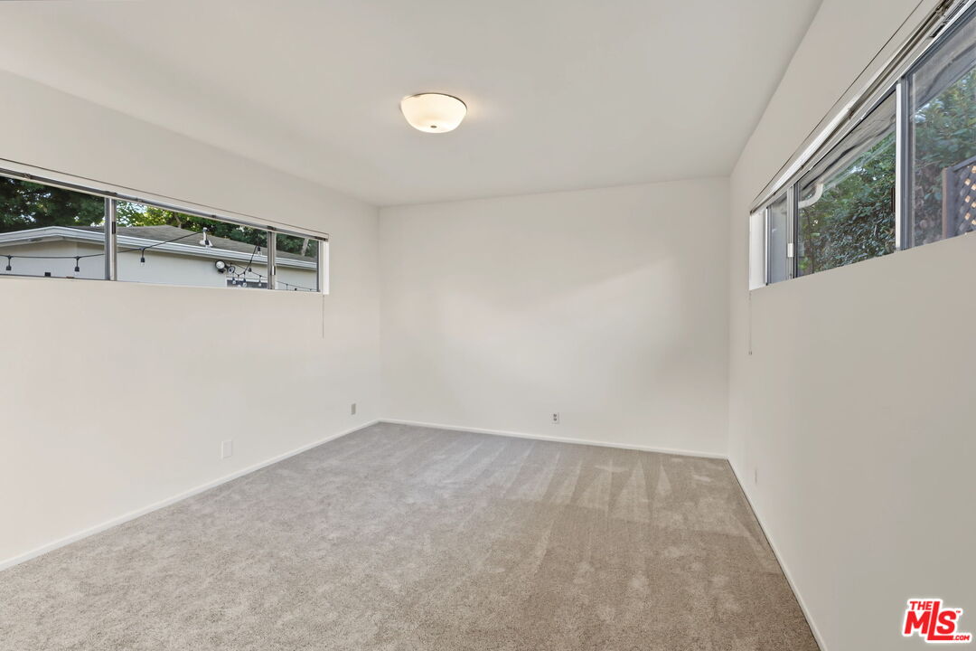 2271 Prosser Ave