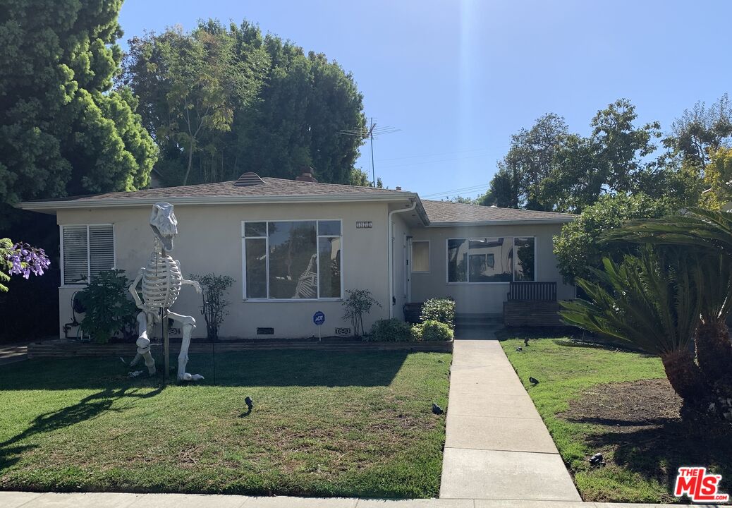 2271 Prosser Ave Los Angeles CA