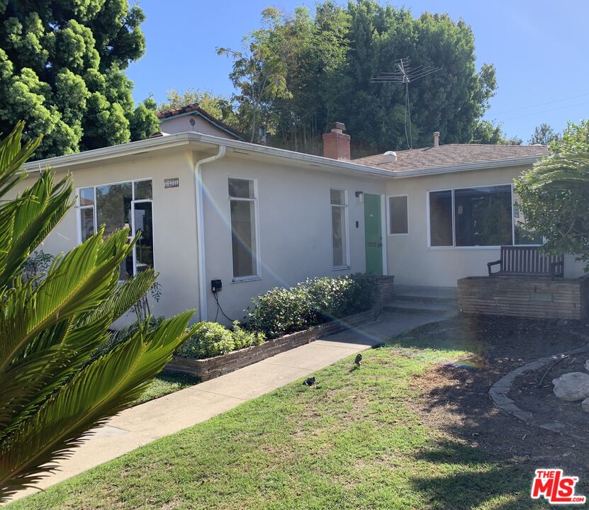 2271 Prosser Ave