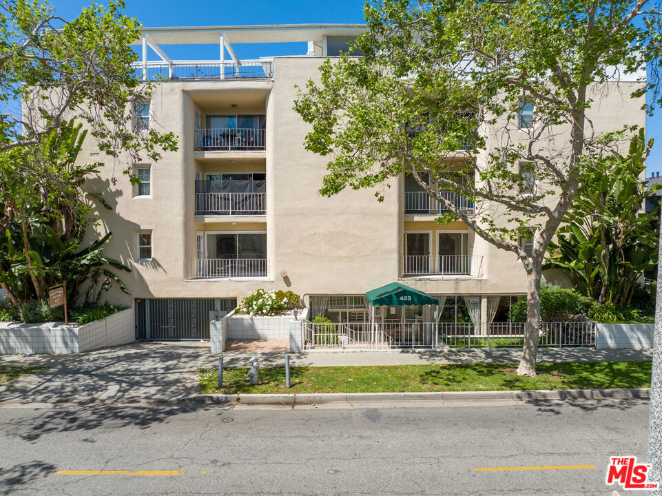 423 S REXFORD DR Unit: 101