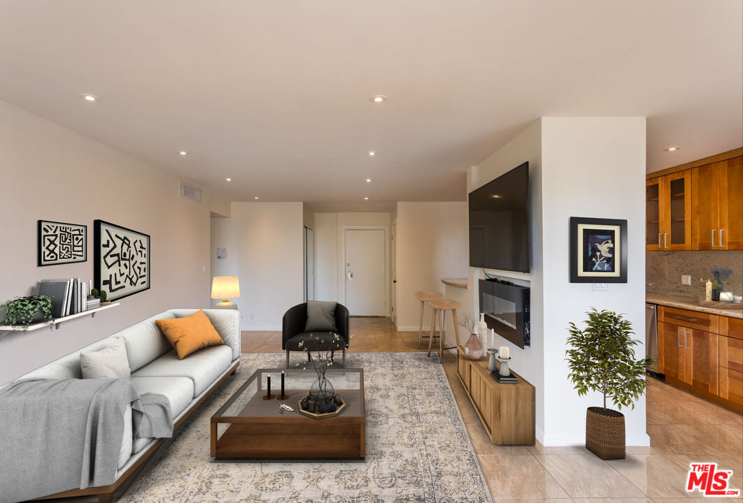 403 N OAKHURST DR Unit: 303