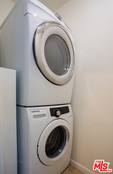 403 N OAKHURST DR Unit: 303