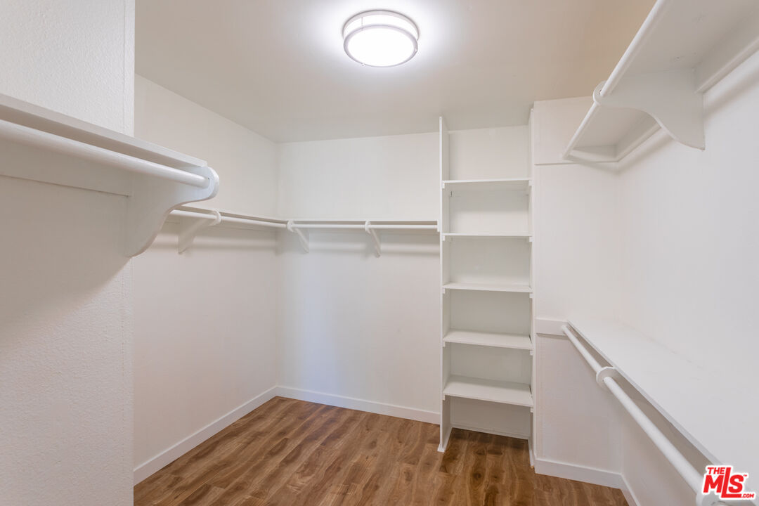 403 N OAKHURST DR Unit: 303