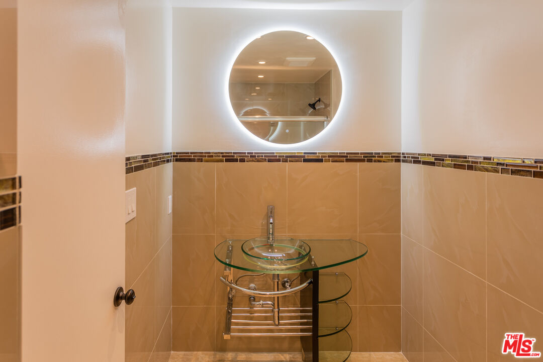 403 N OAKHURST DR Unit: 303