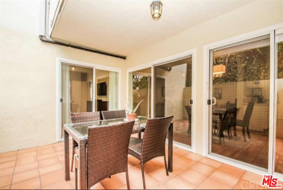 423 S REXFORD DR Unit: 104