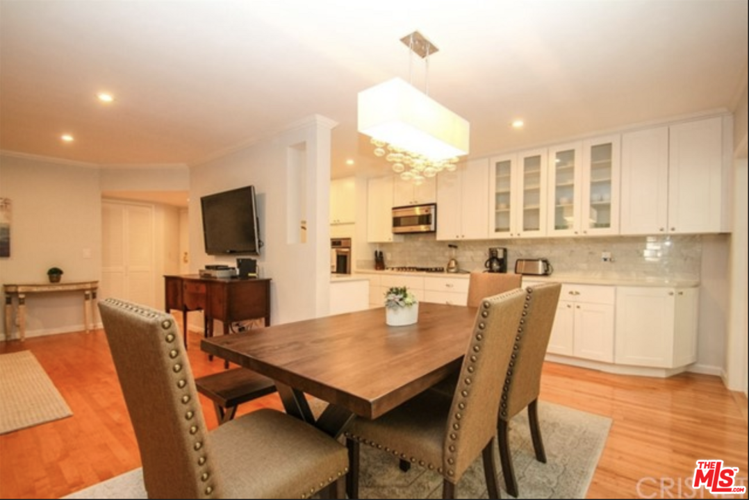 423 S REXFORD DR Unit: 104