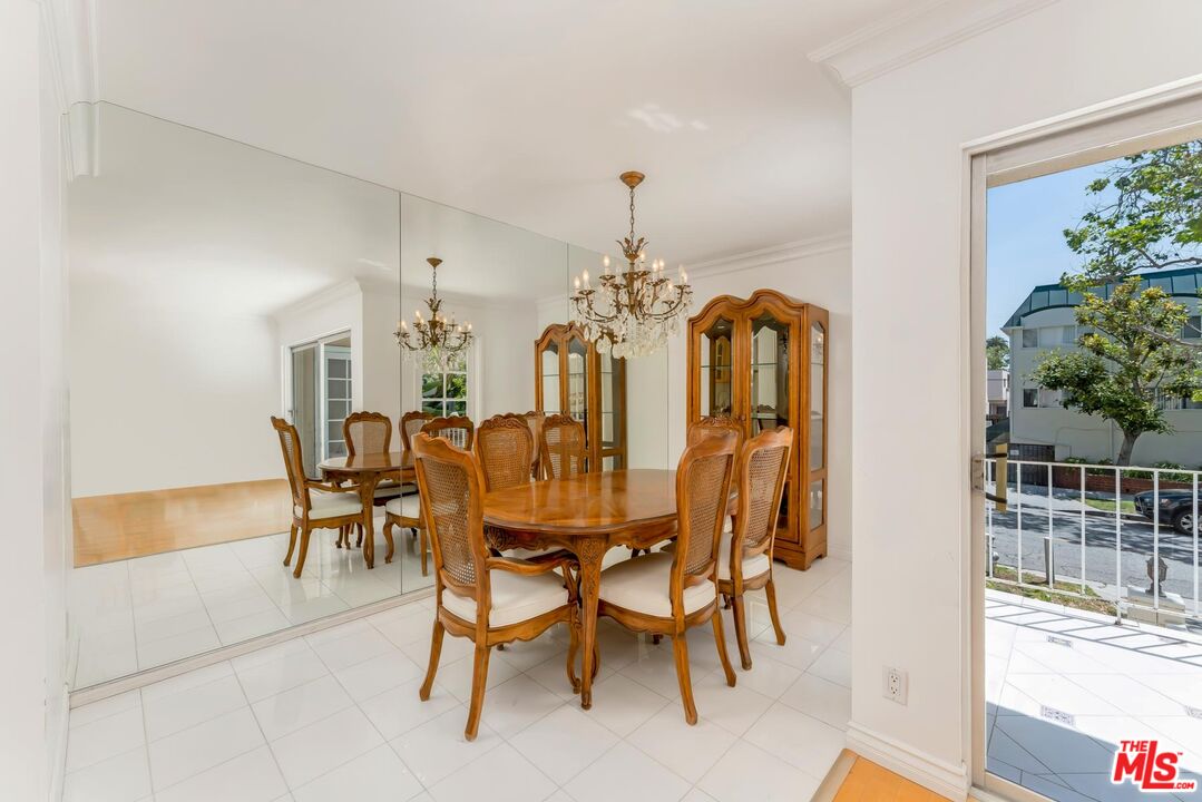 423 S REXFORD DR Unit: 101