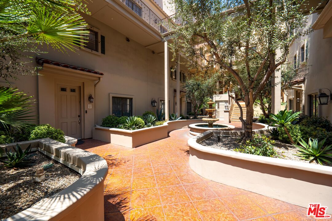 851 N San Vicente Blvd Unit: 117