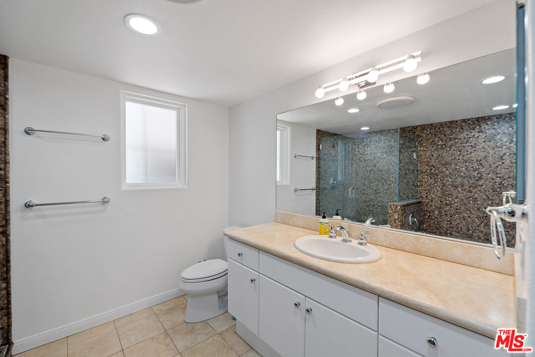 851 N San Vicente Blvd Unit: 117