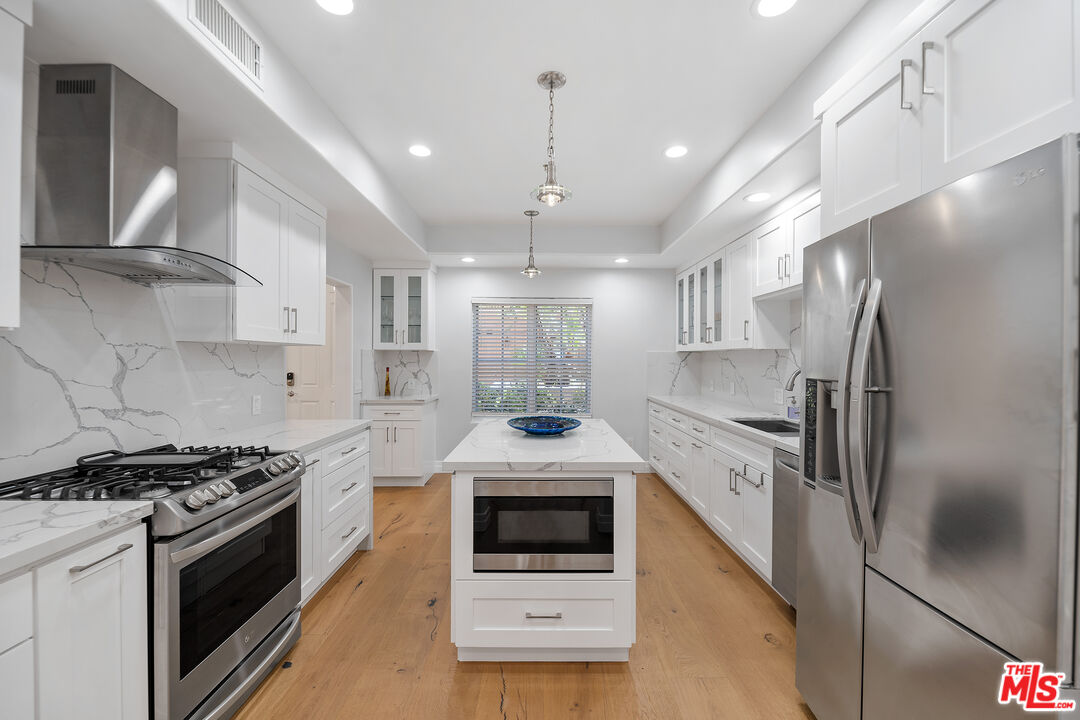 851 N San Vicente Blvd Unit: 117