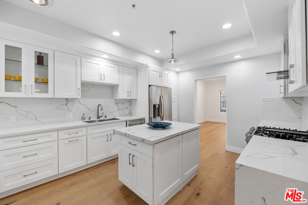 851 N San Vicente Blvd Unit: 117