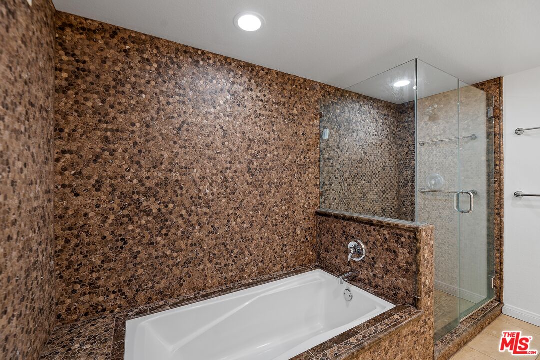 851 N San Vicente Blvd Unit: 117