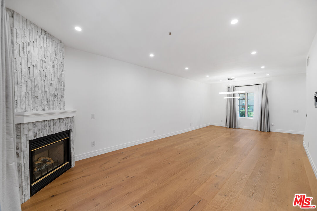 851 N San Vicente Blvd Unit: 117