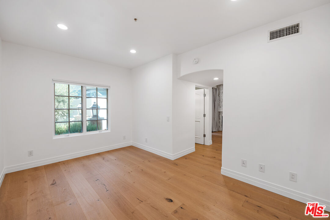 851 N San Vicente Blvd Unit: 117