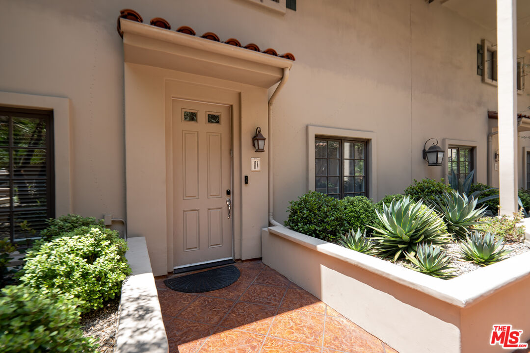 851 N San Vicente Blvd Unit: 117